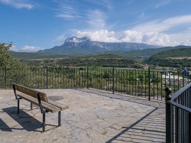 Imagen de Aínsa-Sobrarbe - Ciudad con cartelera teatral