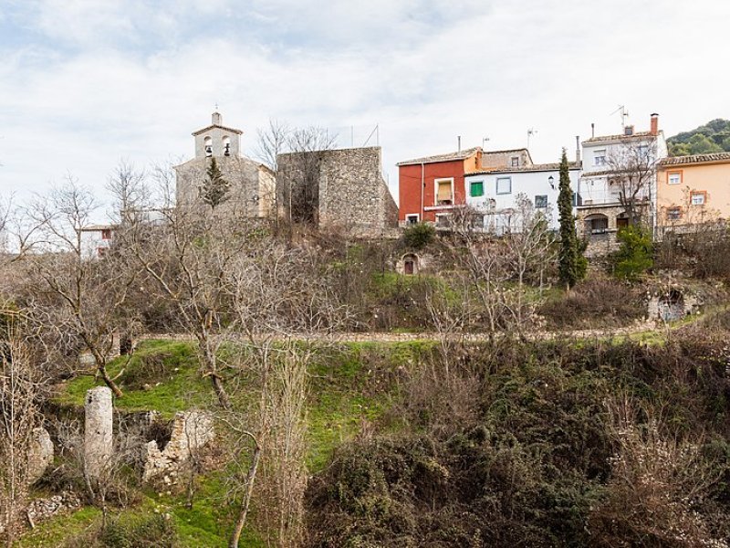 Imagen de Alique - Ciudad con cartelera teatral
