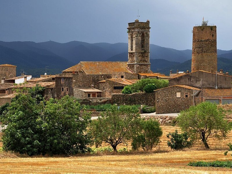 Imagen de Cruïlles,  Monells i Sant Sadurní de l'Heura - Ciudad con cartelera teatral