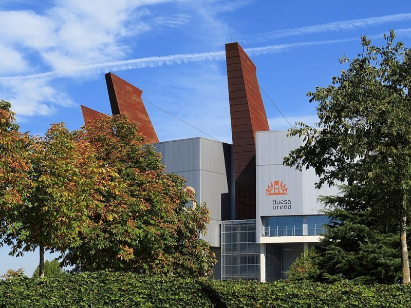 Vista principal del teatro Fernando Buesa Arena. ubicado en Vitoria-Gasteiz. Espacio cultural para eventos y espectáculos