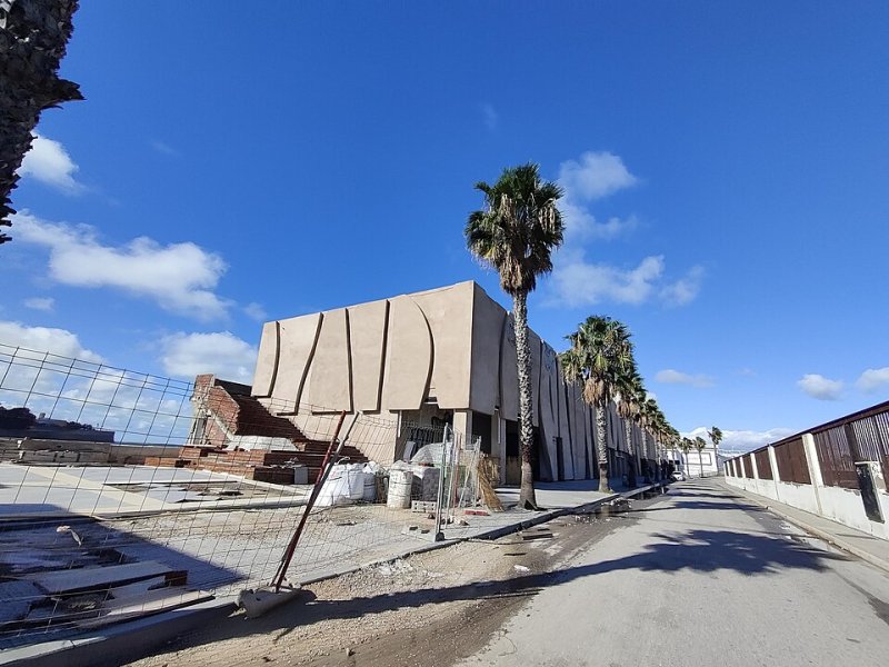 Vista principal del teatro MOMART THEATRE ubicado en Cádiz. Espacio cultural para eventos y espectáculos