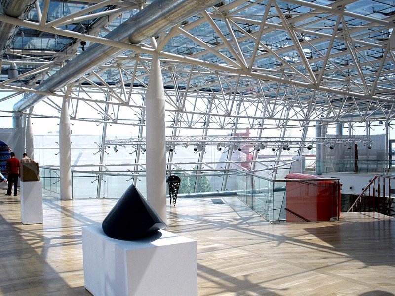 Vista principal del teatro Museo Würth La Rioja ubicado en Agoncillo. Espacio cultural para eventos y espectáculos