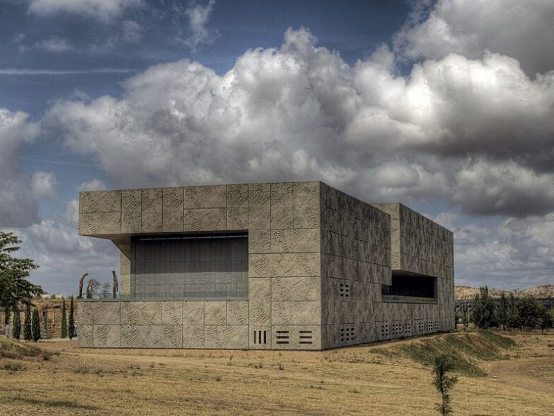 Vista principal del teatro Palacio de Congresos de Badajoz ubicado en Badajoz. Espacio cultural para eventos y espectáculos