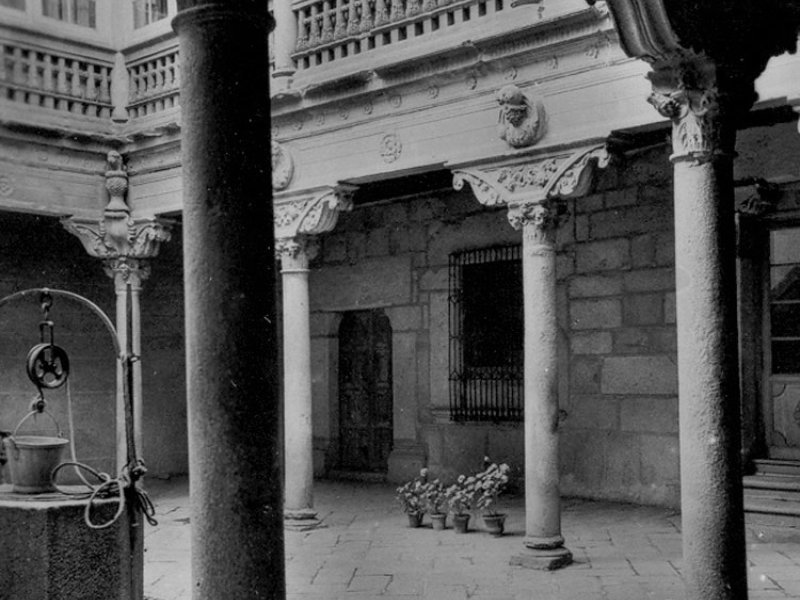 Vista principal del teatro Palacio Episcopal de Segovia ubicado en Segovia. Espacio cultural para eventos y espectáculos