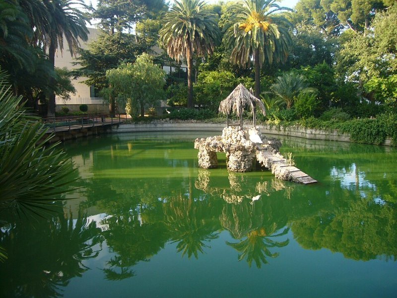 Vista principal del teatro Palau de Congressos de Catalunya ubicado en Barcelona. Espacio cultural para eventos y espectáculos