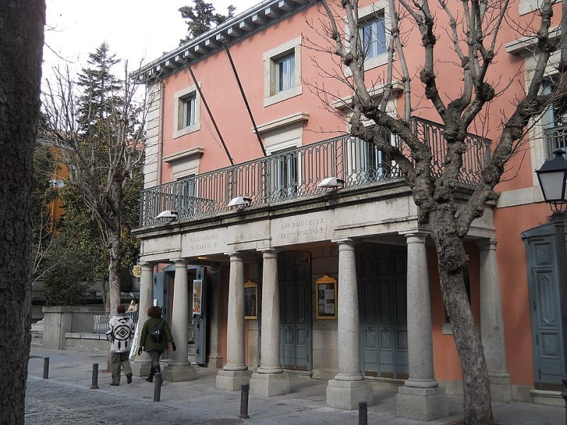 Vista principal del teatro Real Coliseo Carlos III ubicado en San Lorenzo de El Escorial. Espacio cultural para eventos y espectáculos
