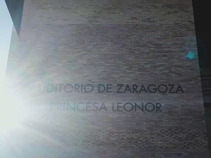 Vista principal del teatro Auditori de Zaragoza ubicado en Zaragoza. Espacio cultural para eventos y espectáculos
