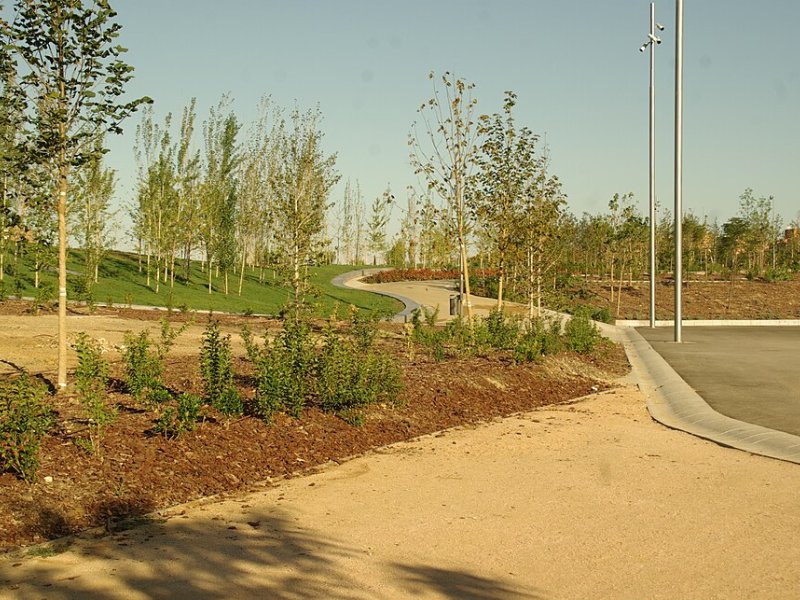 Vista principal del teatro Explanada de Madrid Río ubicado en Madrid. Espacio cultural para eventos y espectáculos