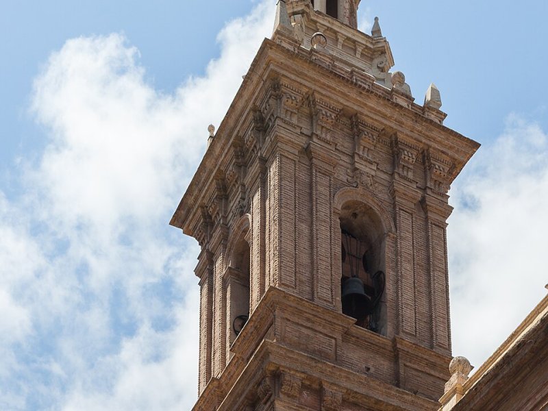 Vista principal del teatro Iglesia de San Juan de la Cruz ubicado en Valencia. Espacio cultural para eventos y espectáculos