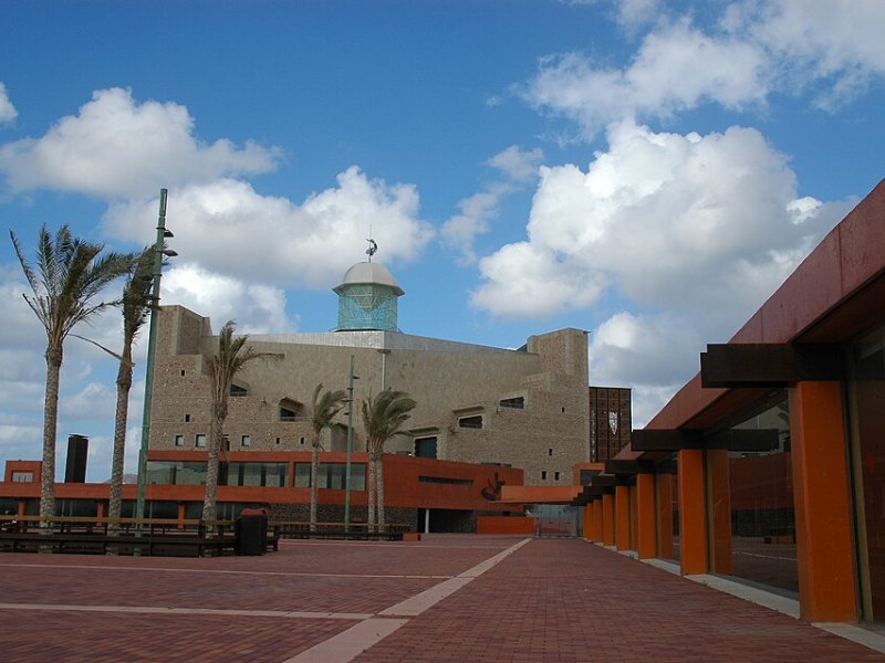 Vista principal del teatro Plaza de la Música ubicado en Las Palmas de Gran Canaria. Espacio cultural para eventos y espectáculos