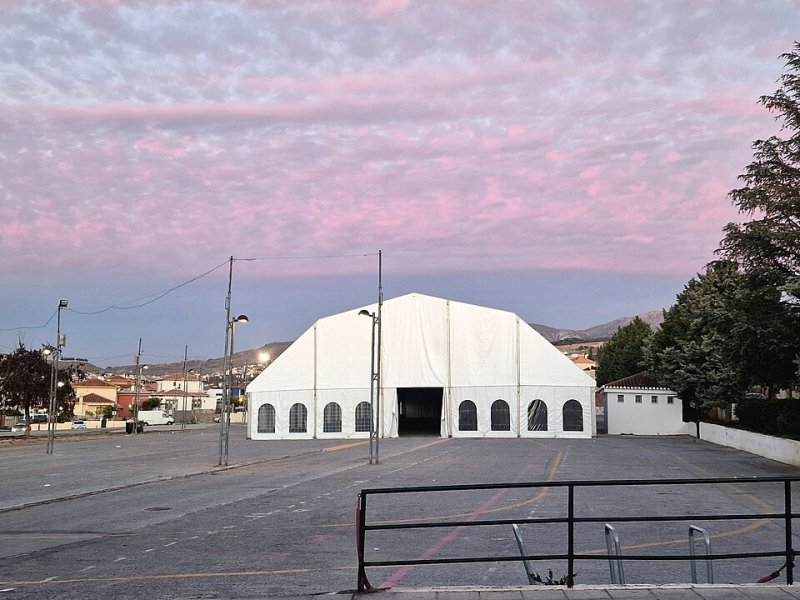 Vista principal del teatro Recinto Ferial de Granada ubicado en Granada. Espacio cultural para eventos y espectáculos