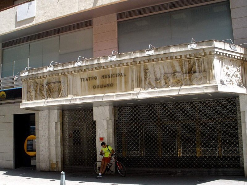 Vista principal del teatro Teatro Municipal Quijano ubicado en Ciudad Real. Espacio cultural para eventos y espectáculos