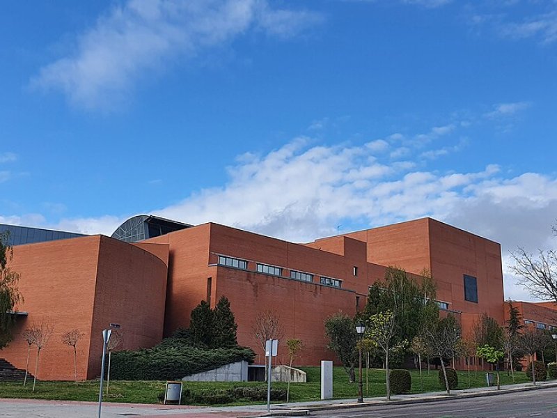 Vista principal del teatro Universidad Autónoma de Madrid ubicado en Madrid. Espacio cultural para eventos y espectáculos