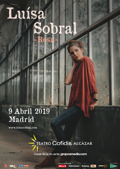 Luísa Sobral en concierto - Rosa