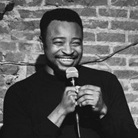Comedia con Joseph Ewonde Jr