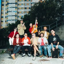 La Pegatina – Empremtes 26 - Obra de Festivales de música en Poble Espanyol