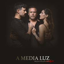 Cartel de A Media Luz - Musicales en Espacio Alma