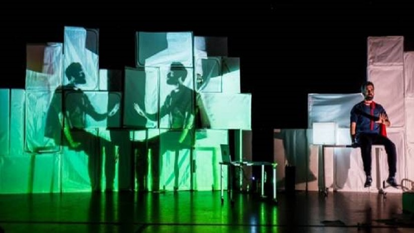 'Un universo (solo)', abrazando lo inabarcable