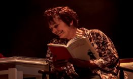 El abrazo de Aran Dramática en ‘La ridícula idea de no volver a verte’